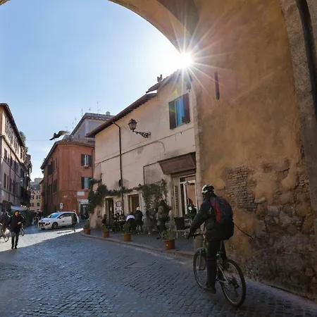 Casa de Férias Enchanting Loft In Trastevere *