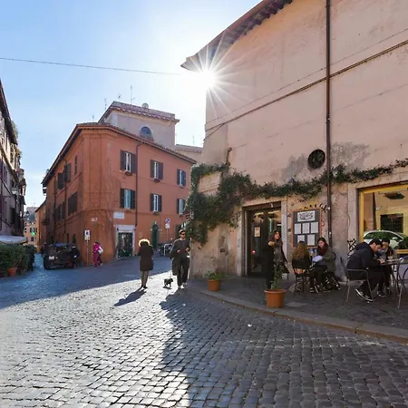 Dom wakacyjny Enchanting Loft In Trastevere