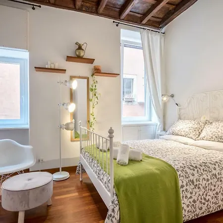 Casa de Férias Enchanting Loft In Trastevere *